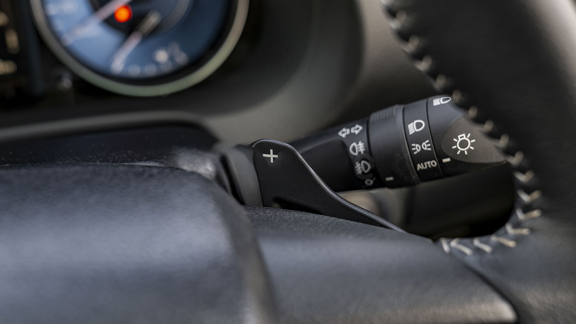  TOYOTA FORTUNER MHEV 2.8D AT 4WD MY2025 – WHITE