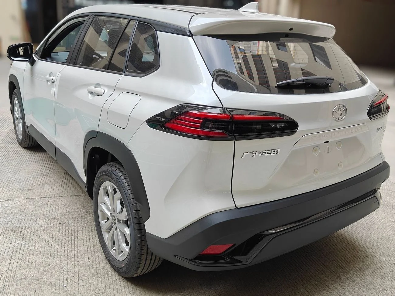 Toyota Frontlander 2.0L Hybrid Leading version AT 2026