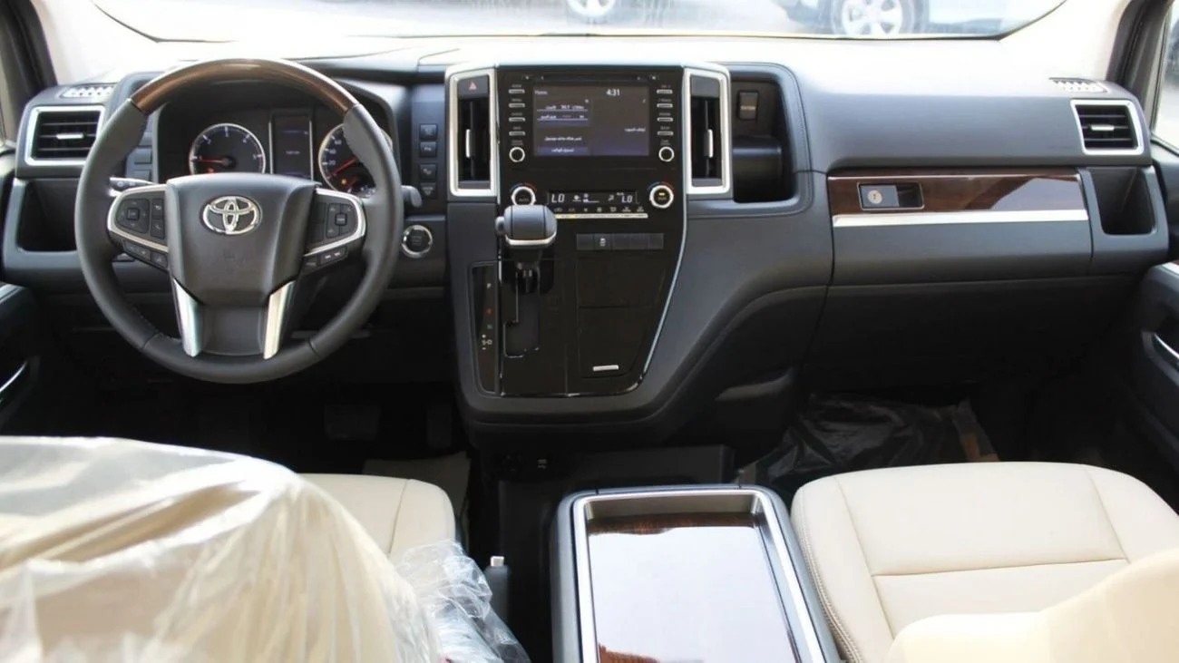 TOYOTA GRANVIA 2.8L WAGON 6 SEATS AT WG3 2026_ BLACK