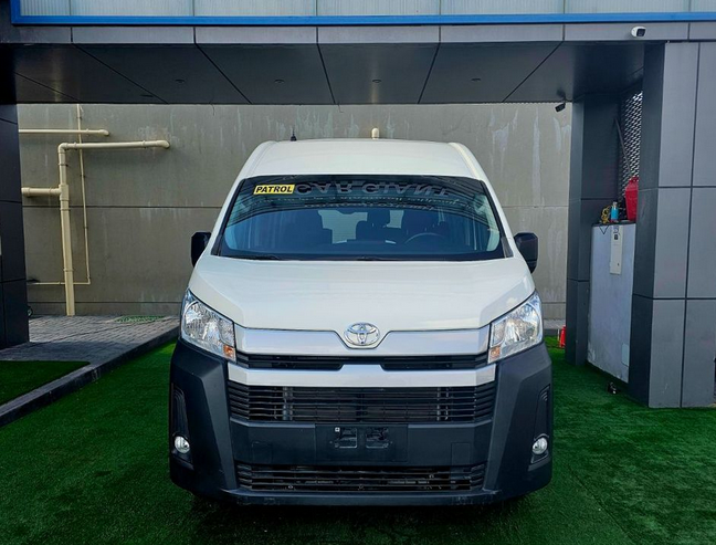 Toyota Hiace AUTOMATIC PATROL 3.5 V6 13 SEATS