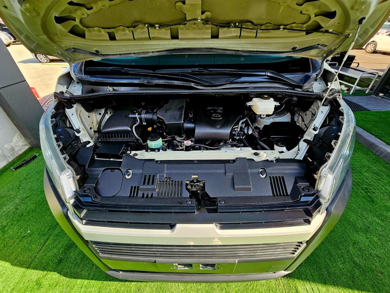 Toyota Hiace AUTOMATIC PATROL 3.5 V6 13 SEATS