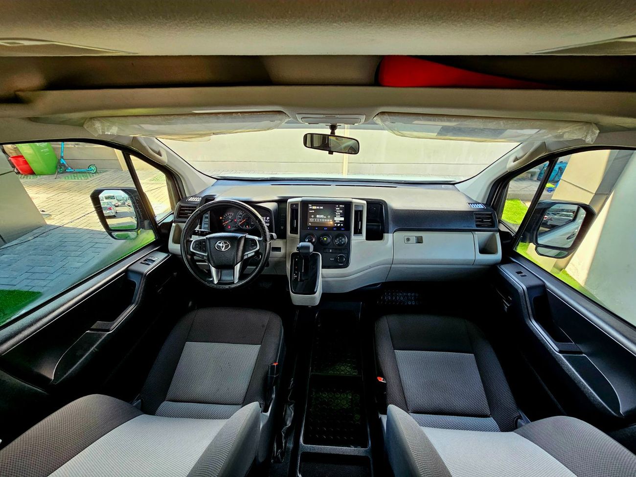 Toyota Hiace AUTOMATIC PATROL 3.5 V6 13 SEATS