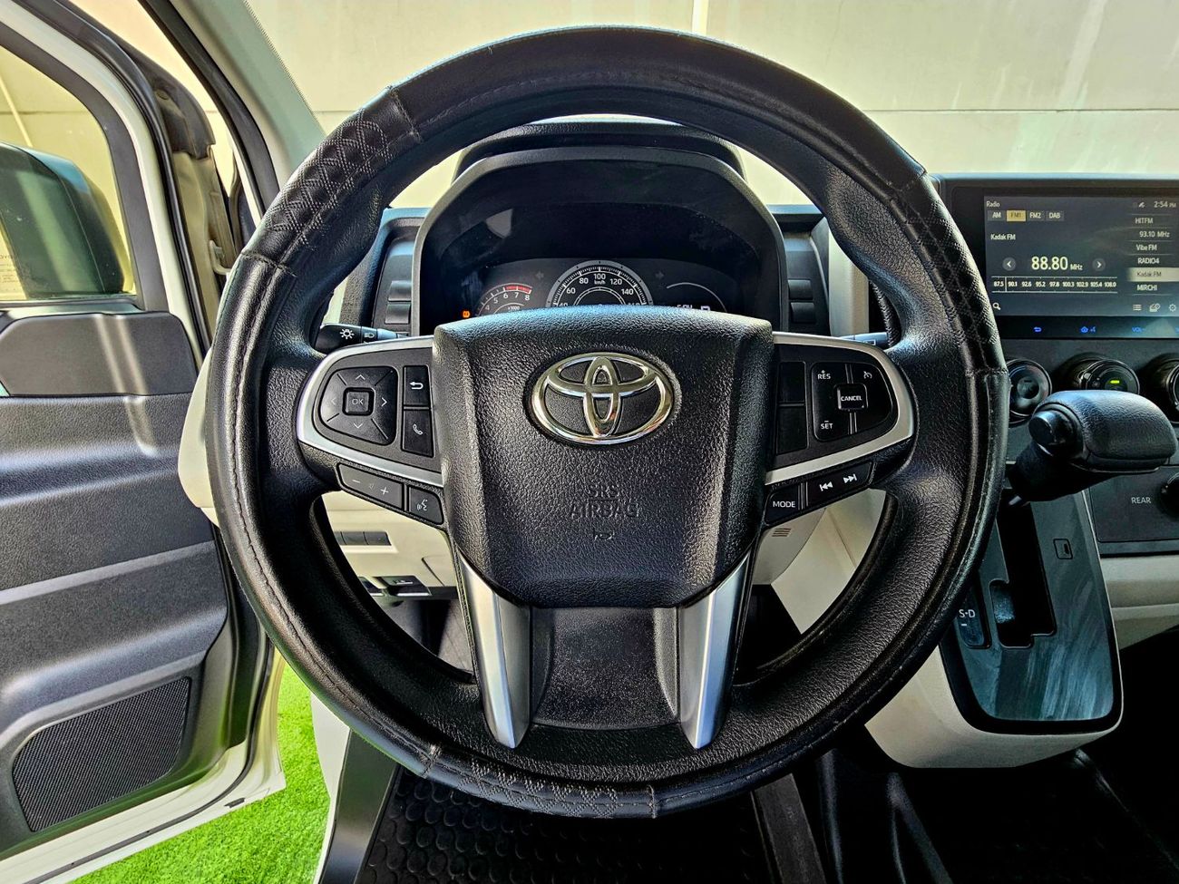 Toyota Hiace AUTOMATIC PATROL 3.5 V6 13 SEATS