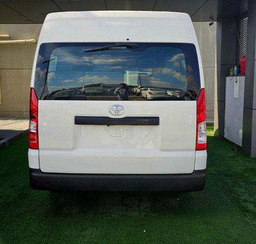 Toyota Hiace AUTOMATIC PATROL 3.5 V6 13 SEATS