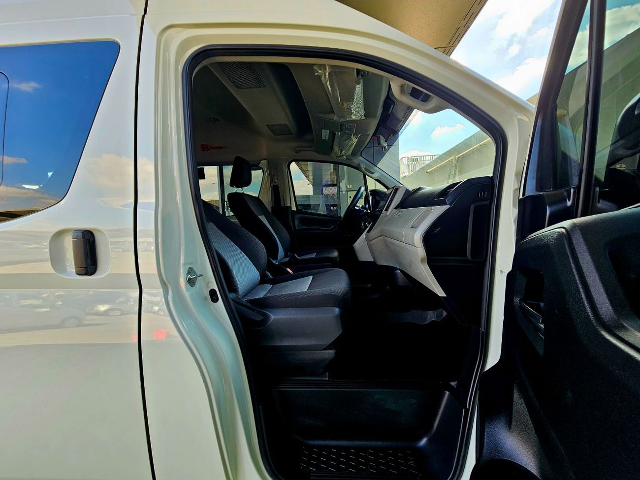 Toyota Hiace AUTOMATIC PATROL 3.5 V6 13 SEATS