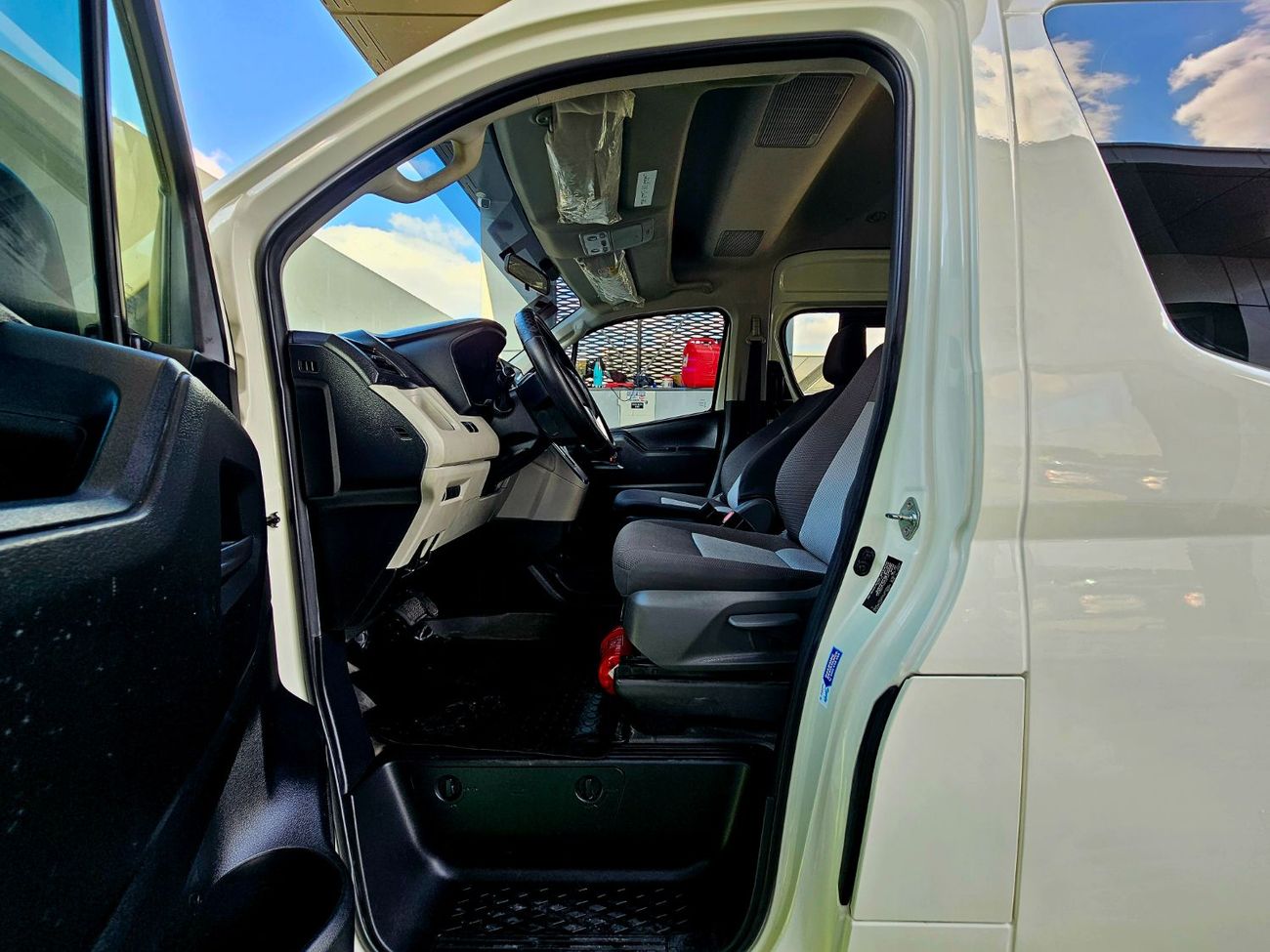 Toyota Hiace AUTOMATIC PATROL 3.5 V6 13 SEATS