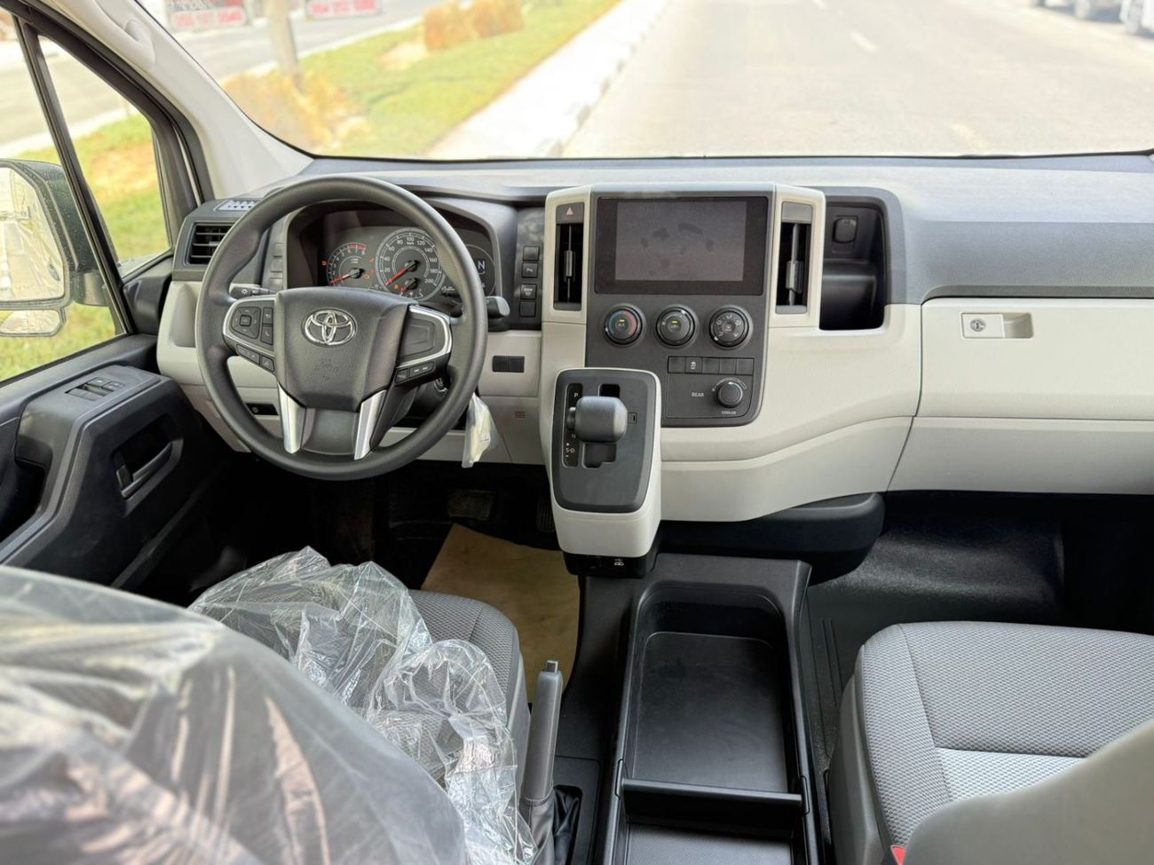 Toyota Hiace GL -High Roof Commuter 3.5L AT