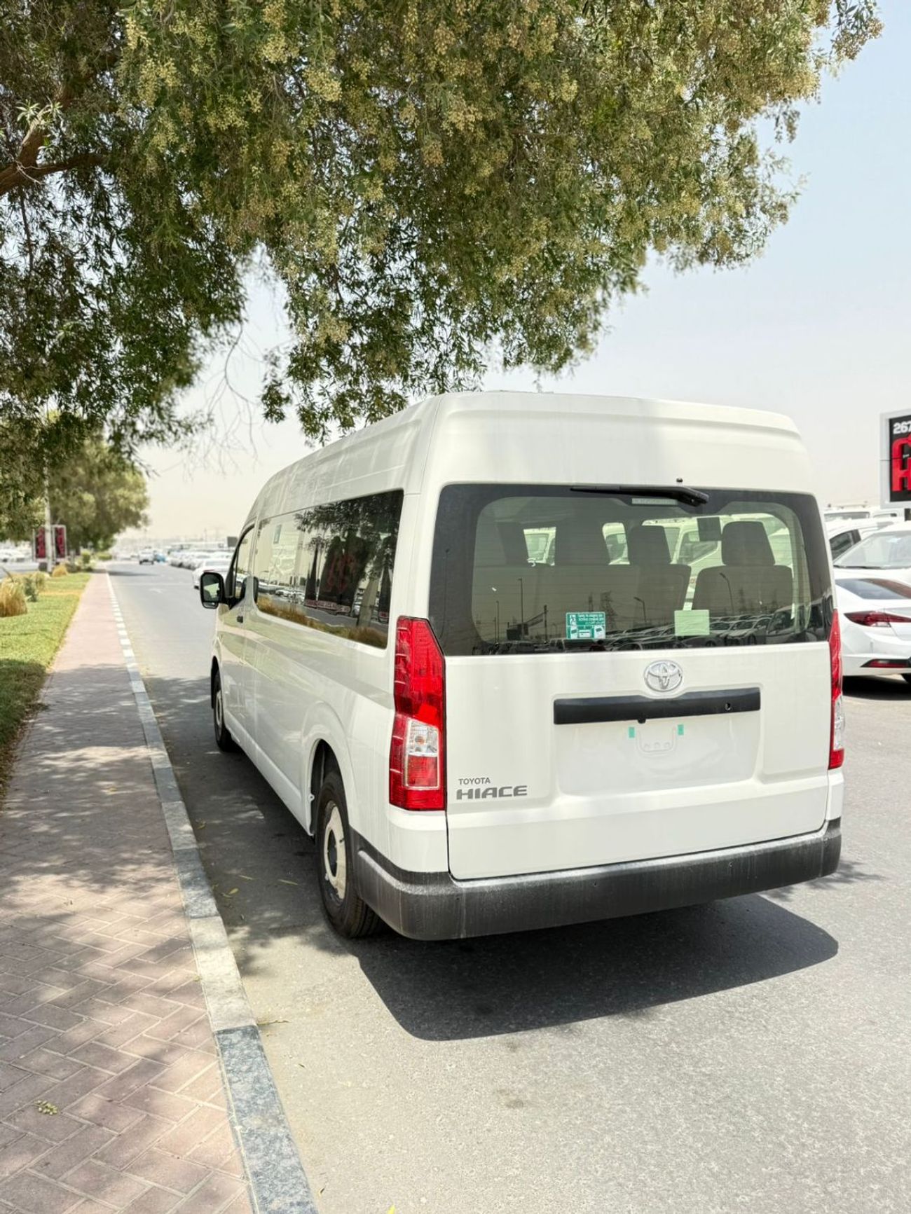 Toyota Hiace GL -High Roof Commuter 3.5L AT