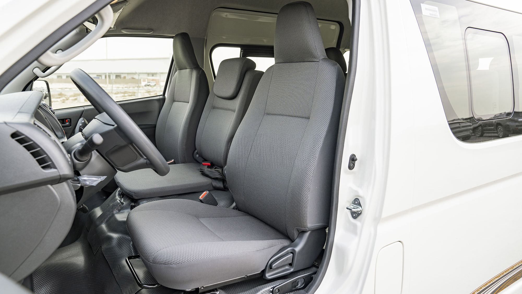 TOYOTA HIACE HR 2.7P MT 16 SEATER
