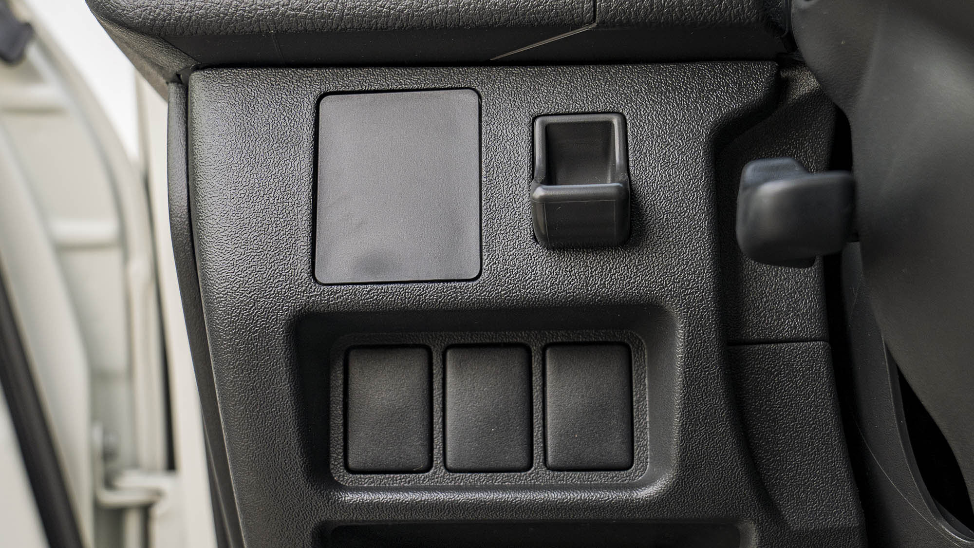 TOYOTA HIACE HR 2.7P MT 16 SEATER