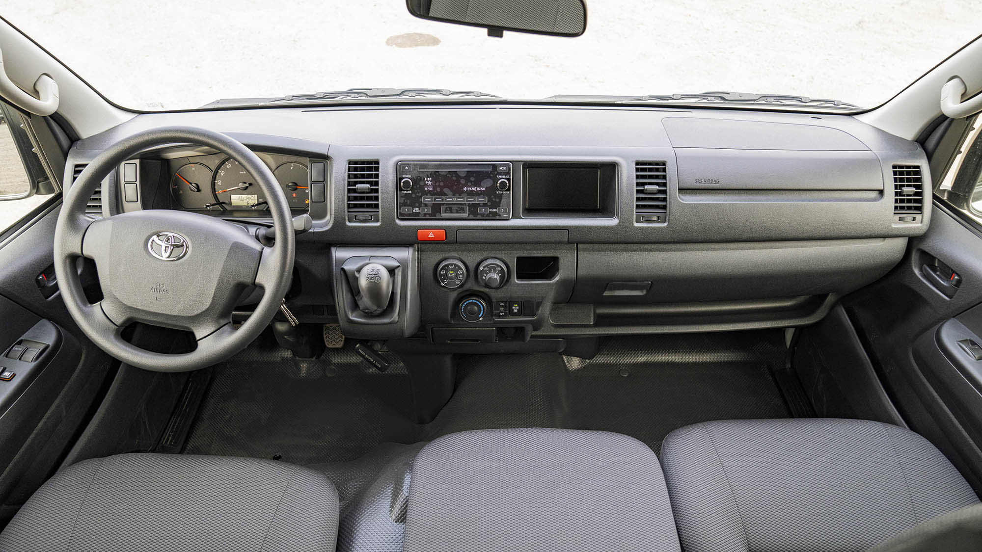TOYOTA HIACE HR 2.7P MT 16 SEATER