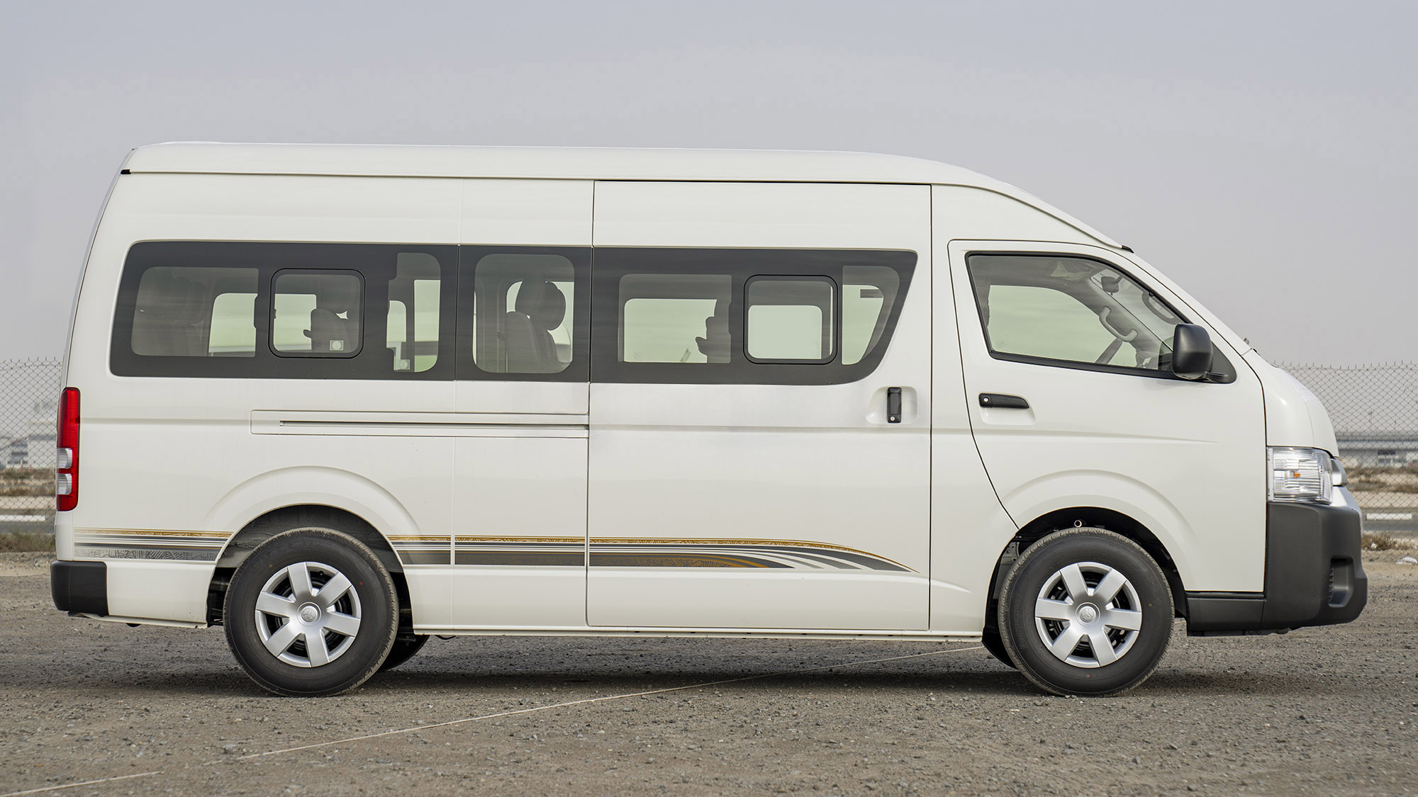 TOYOTA HIACE HR 2.7P MT 16 SEATER