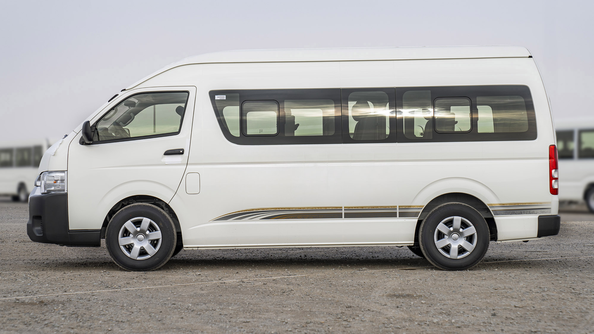 TOYOTA HIACE HR 2.7P MT 16 SEATER