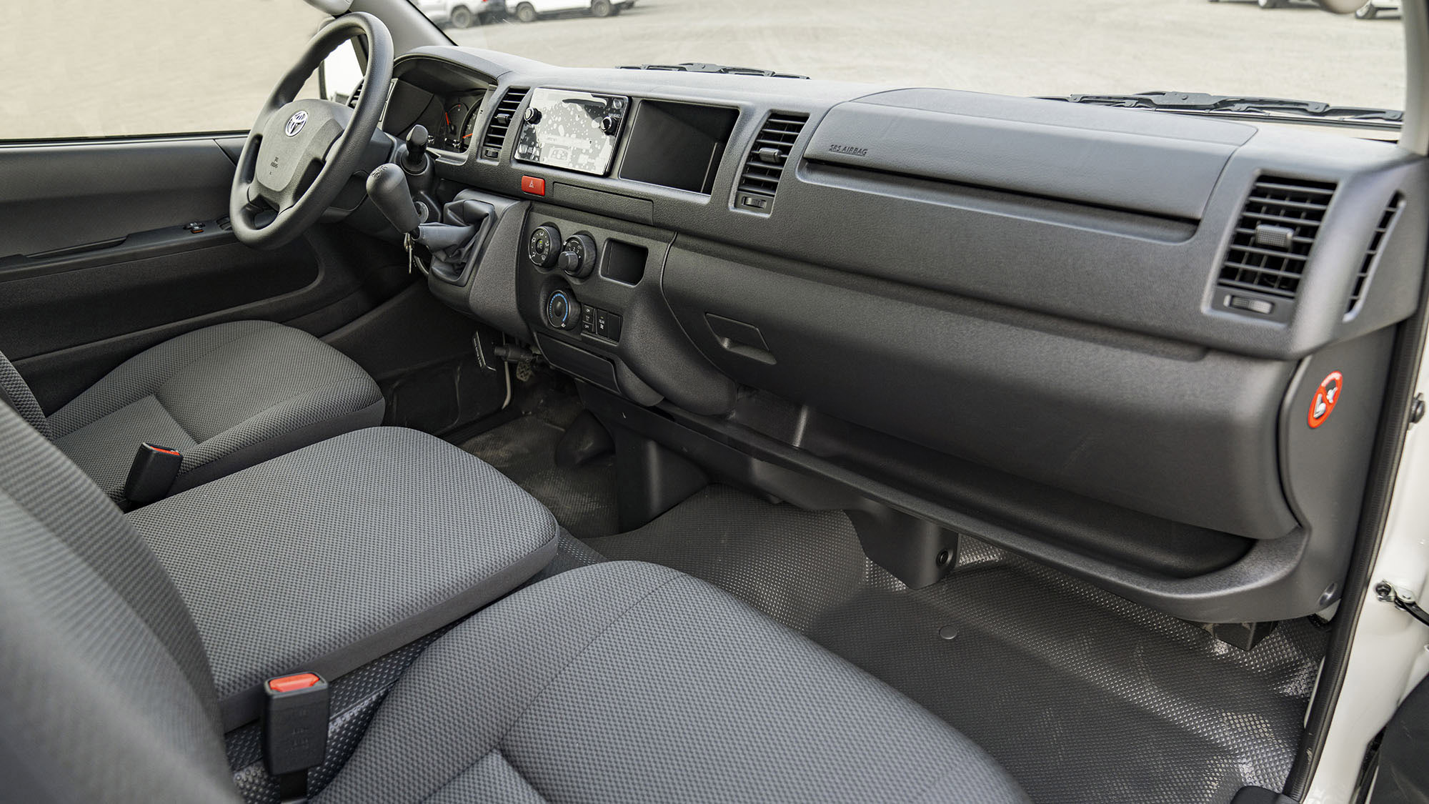 TOYOTA HIACE HR 2.7P MT 16 SEATER