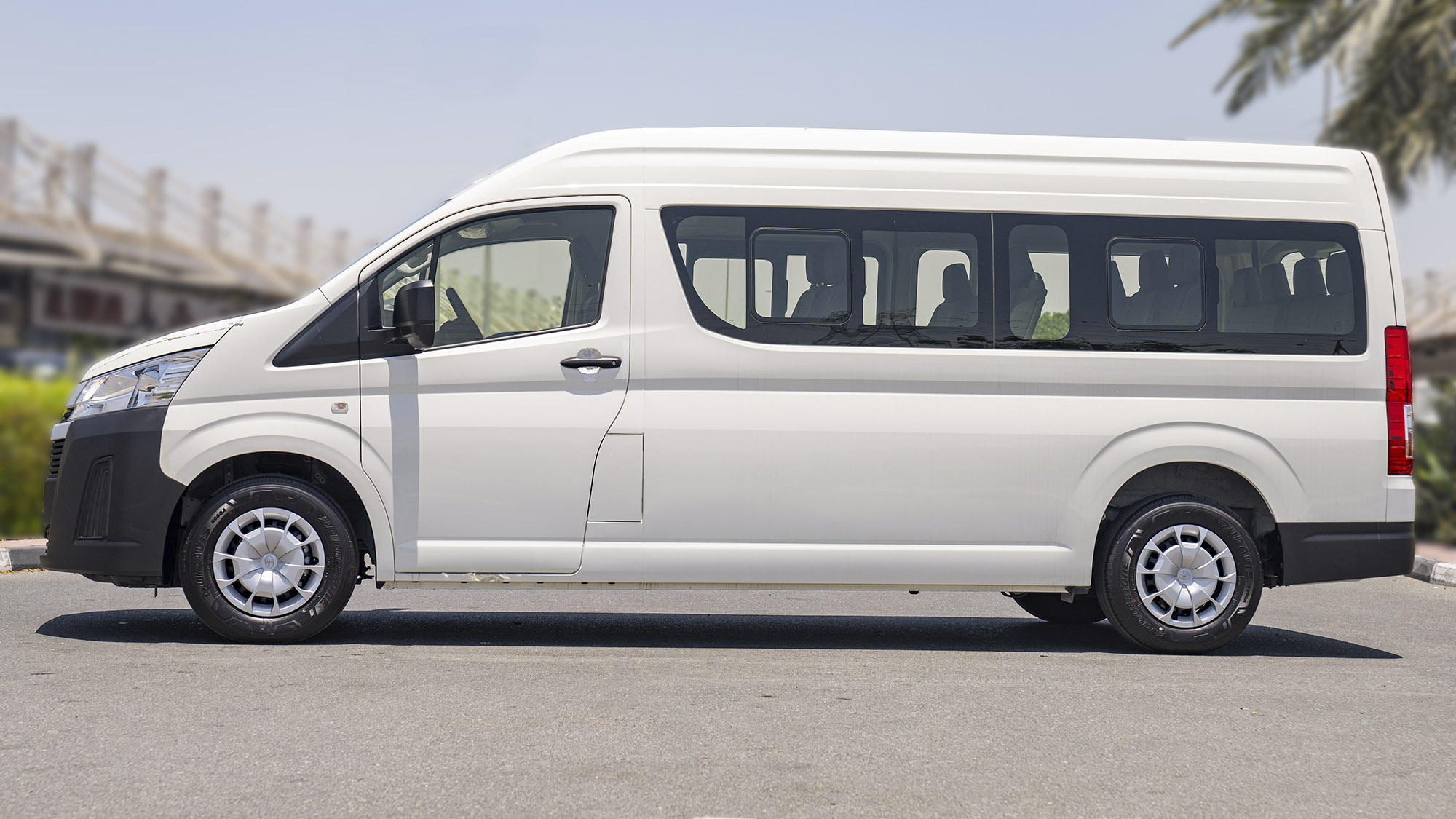 TOYOTA HIACE HR 2.8D MT 14 SEATER