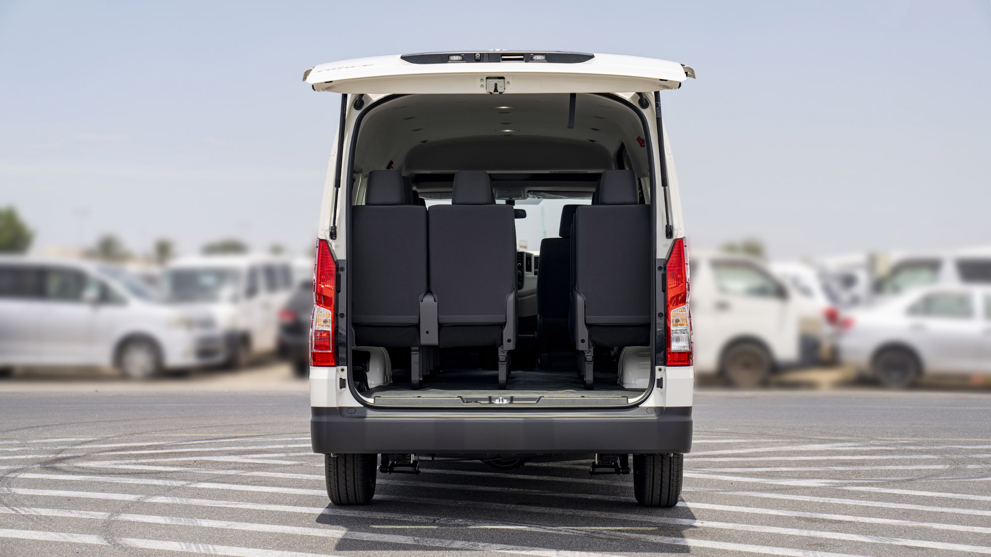 TOYOTA HIACE HR 3.5P AT 13 SEATER