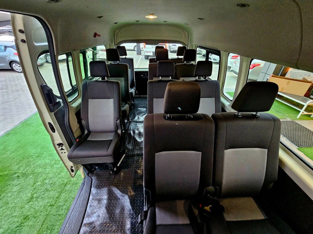 Toyota Hiace PASSENGER PATROL/ 3.5L V6 MANUAL