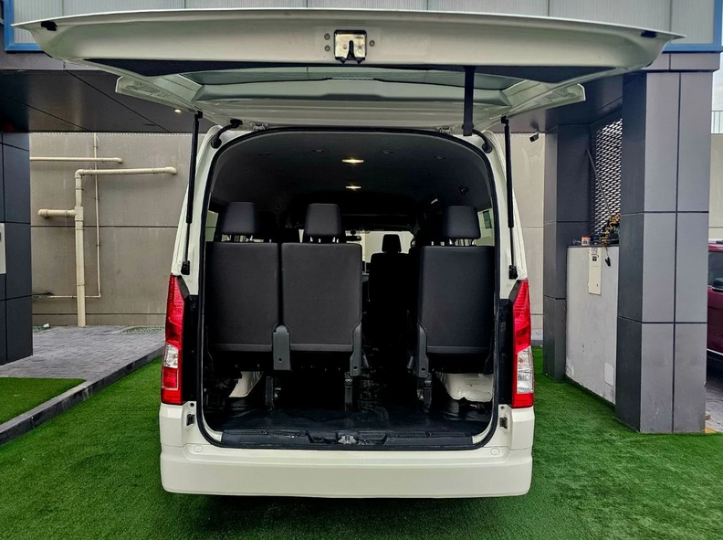 Toyota Hiace PASSENGER PATROL/ 3.5L V6 MANUAL