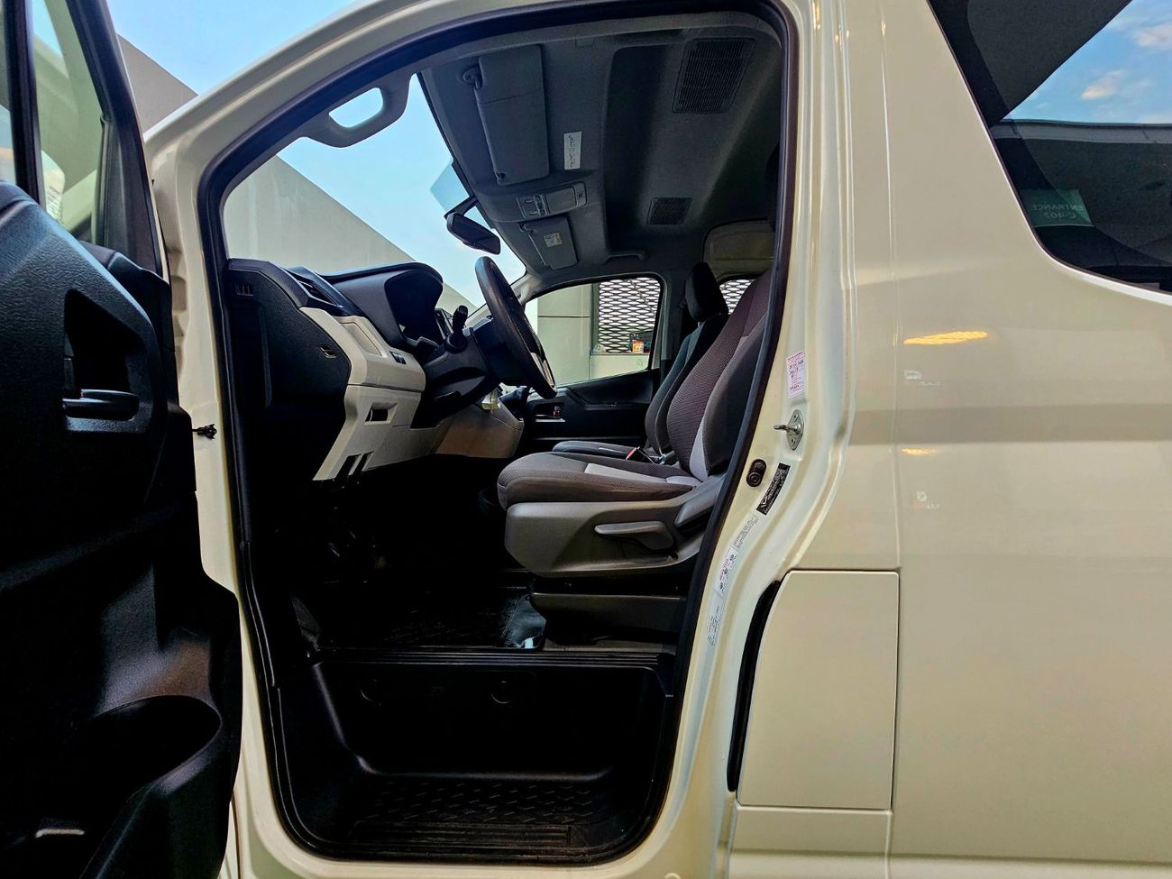 Toyota Hiace PASSENGER PATROL/ 3.5L V6 MANUAL