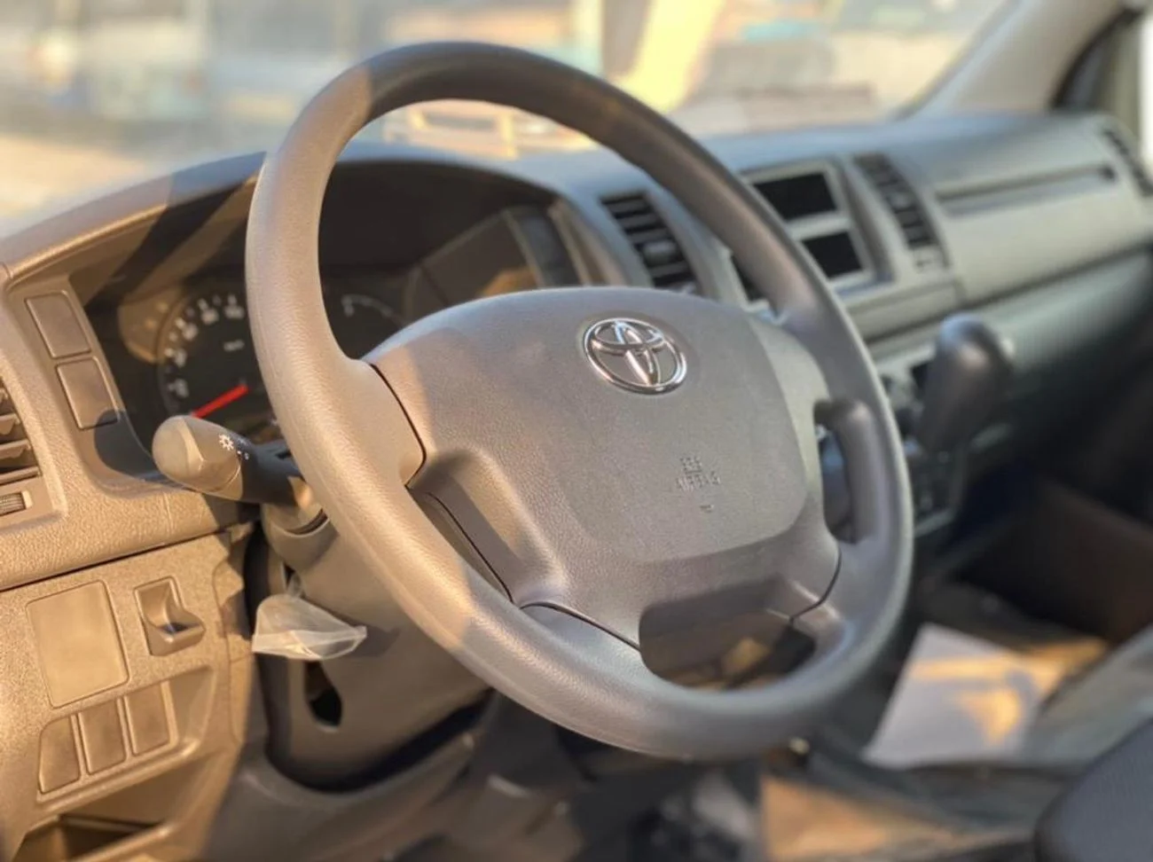 Toyota Hiace Standard Roof 15 Seater 2.5L Diesel RWD