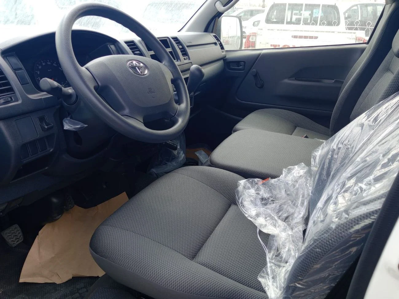 Toyota Hiace Standard Roof 15 Seater 2.5L Diesel RWD