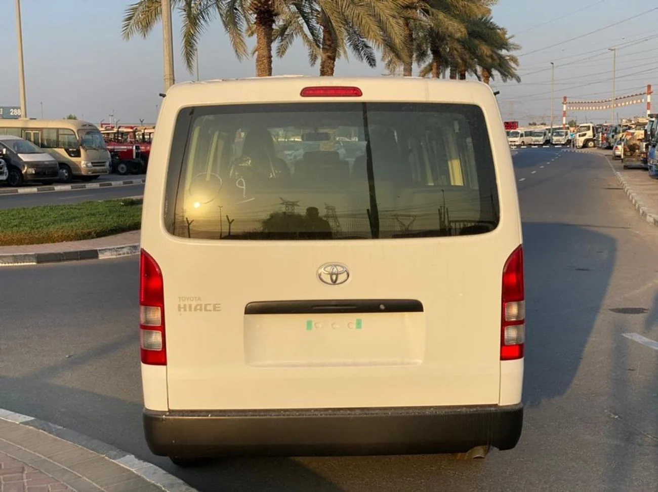 Toyota Hiace Standard Roof 15 Seater 2.5L Diesel RWD