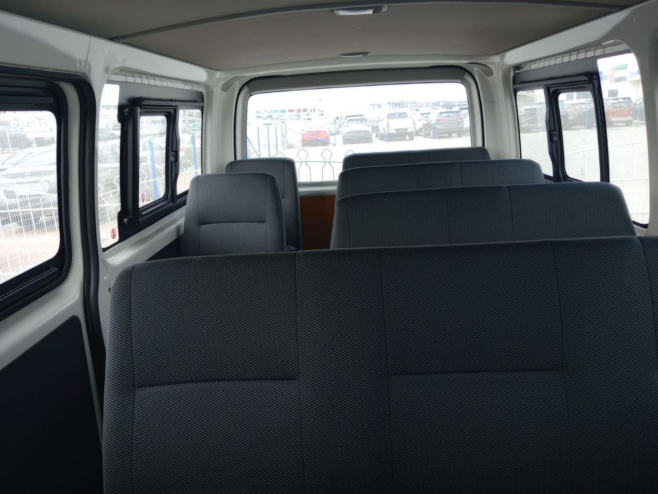 Toyota Hiace Standard Roof 15 Seater 2.5L Diesel RWD