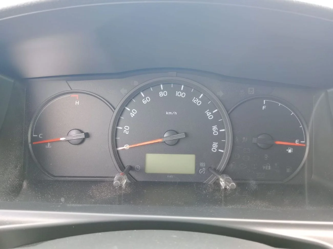 Toyota Hiace Standard Roof 15 Seater 2.5L Diesel RWD