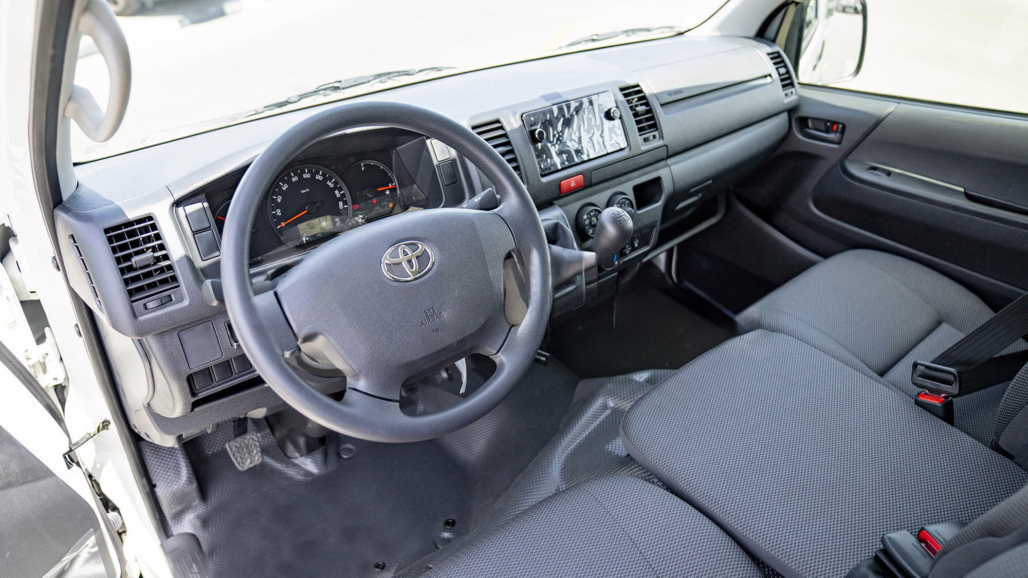 TOYOTA HIACE STD 2.5D MT 15-SEATER