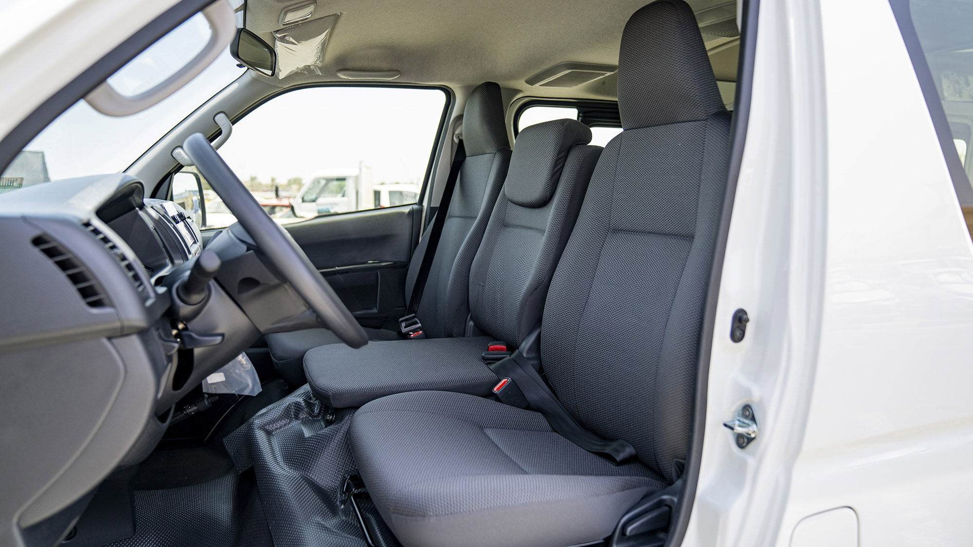TOYOTA HIACE STD 2.5D MT 15-SEATER