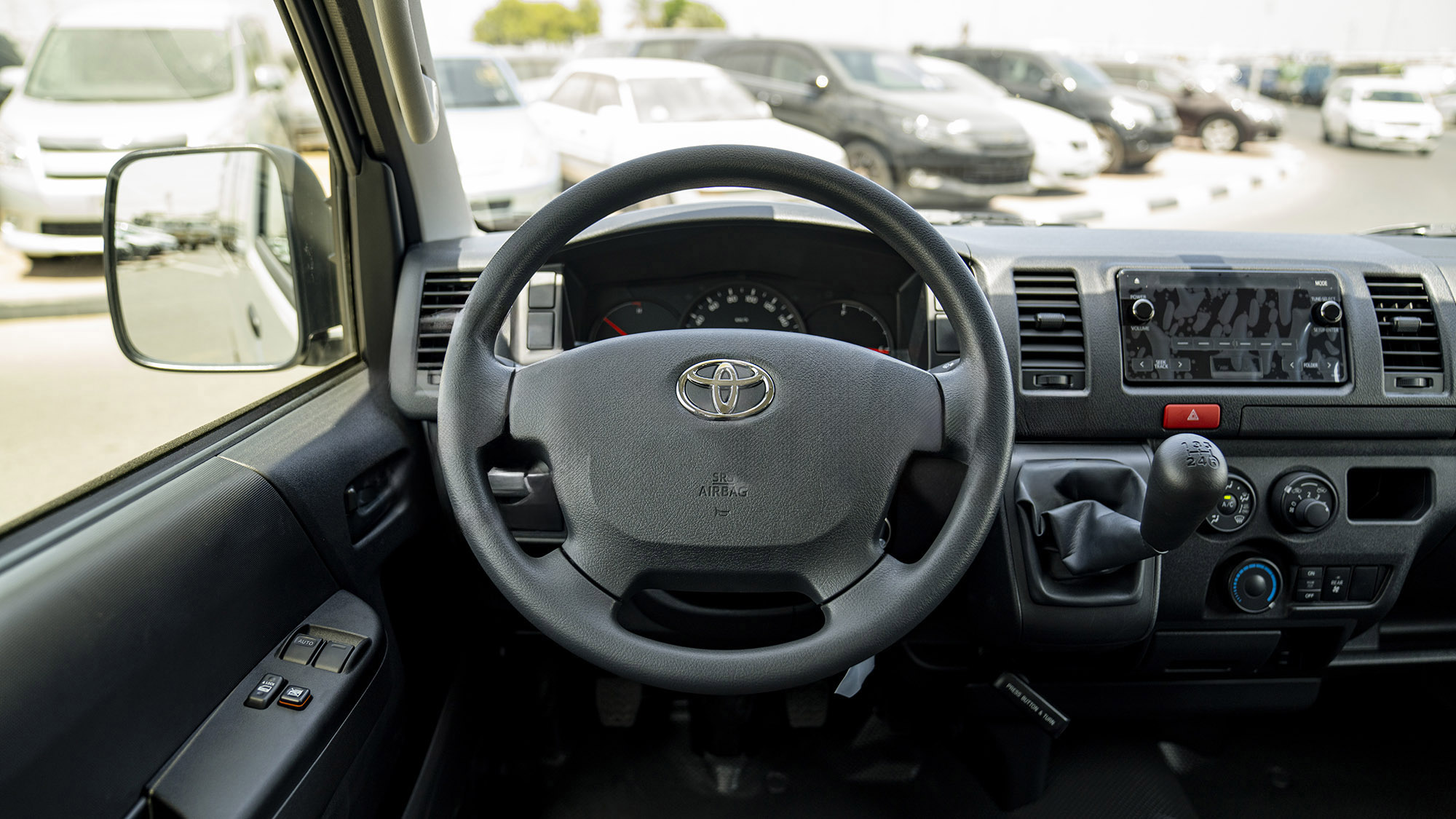 TOYOTA HIACE STD 2.5D MT 15-SEATER