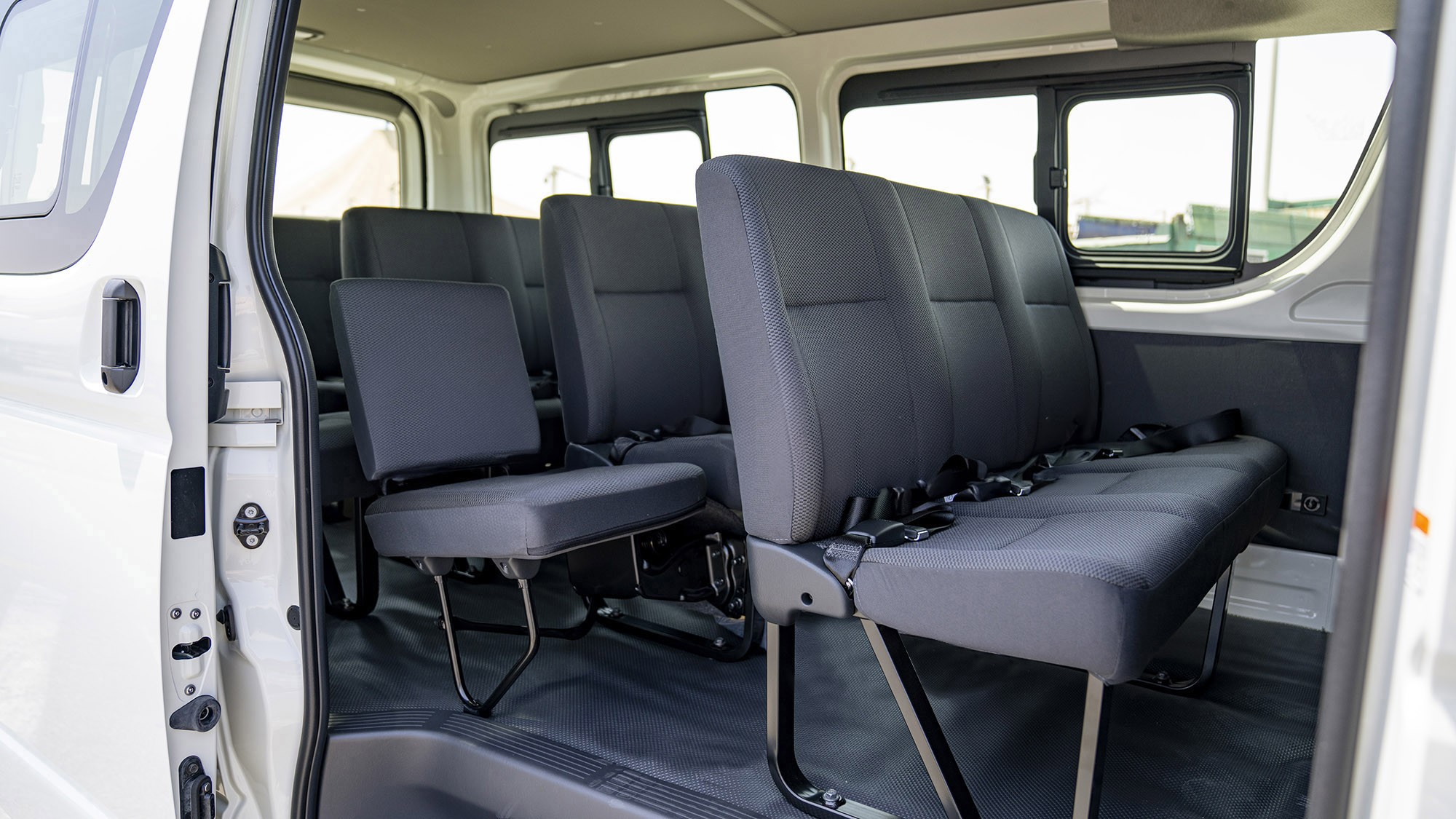 TOYOTA HIACE STD 2.5D MT 15-SEATER
