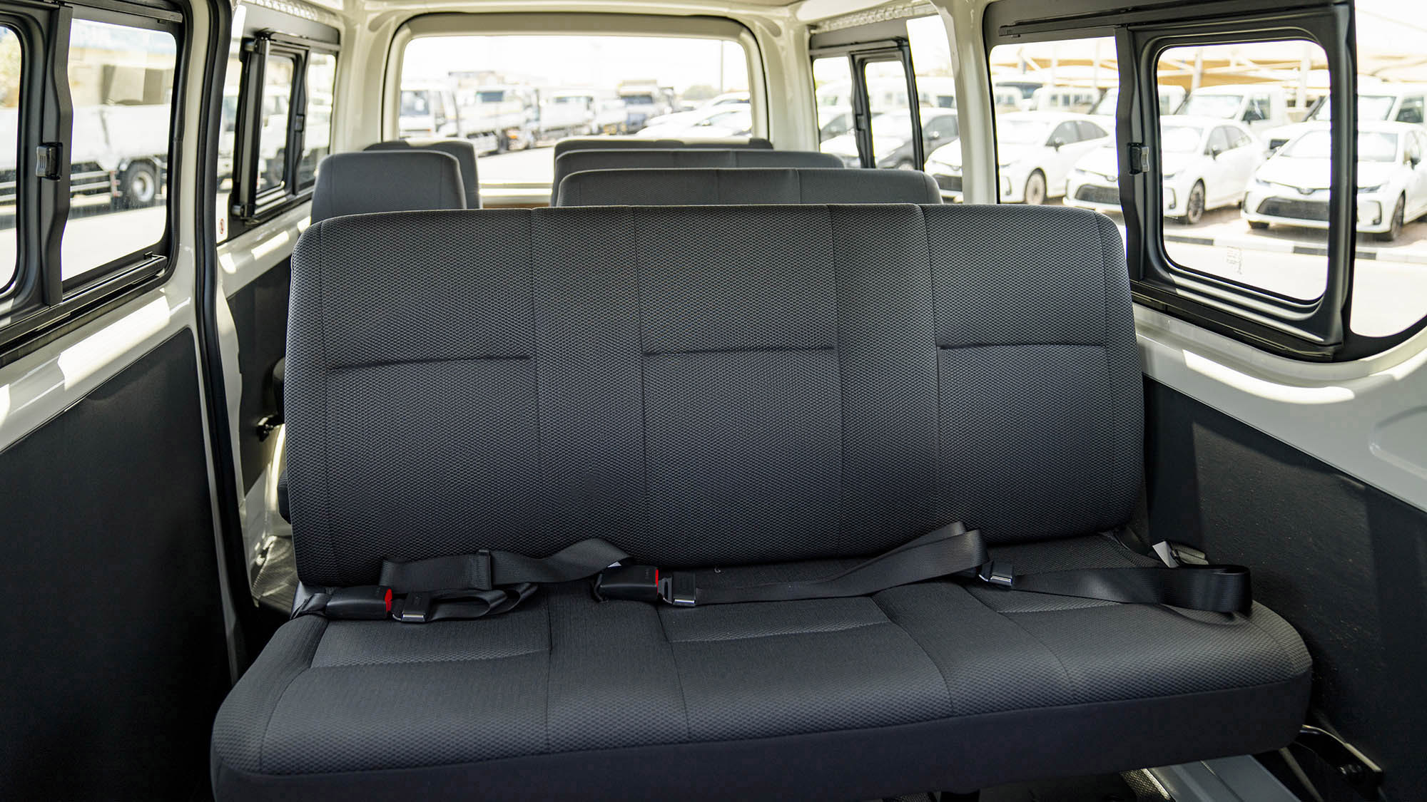 TOYOTA HIACE STD 2.5D MT 15-SEATER