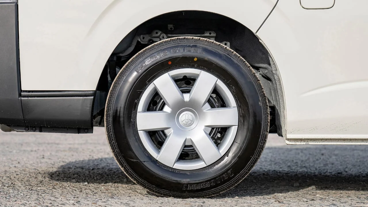 TOYOTA HIACE STD 2.7P MT 15-SEATER MY2025 – WHITE