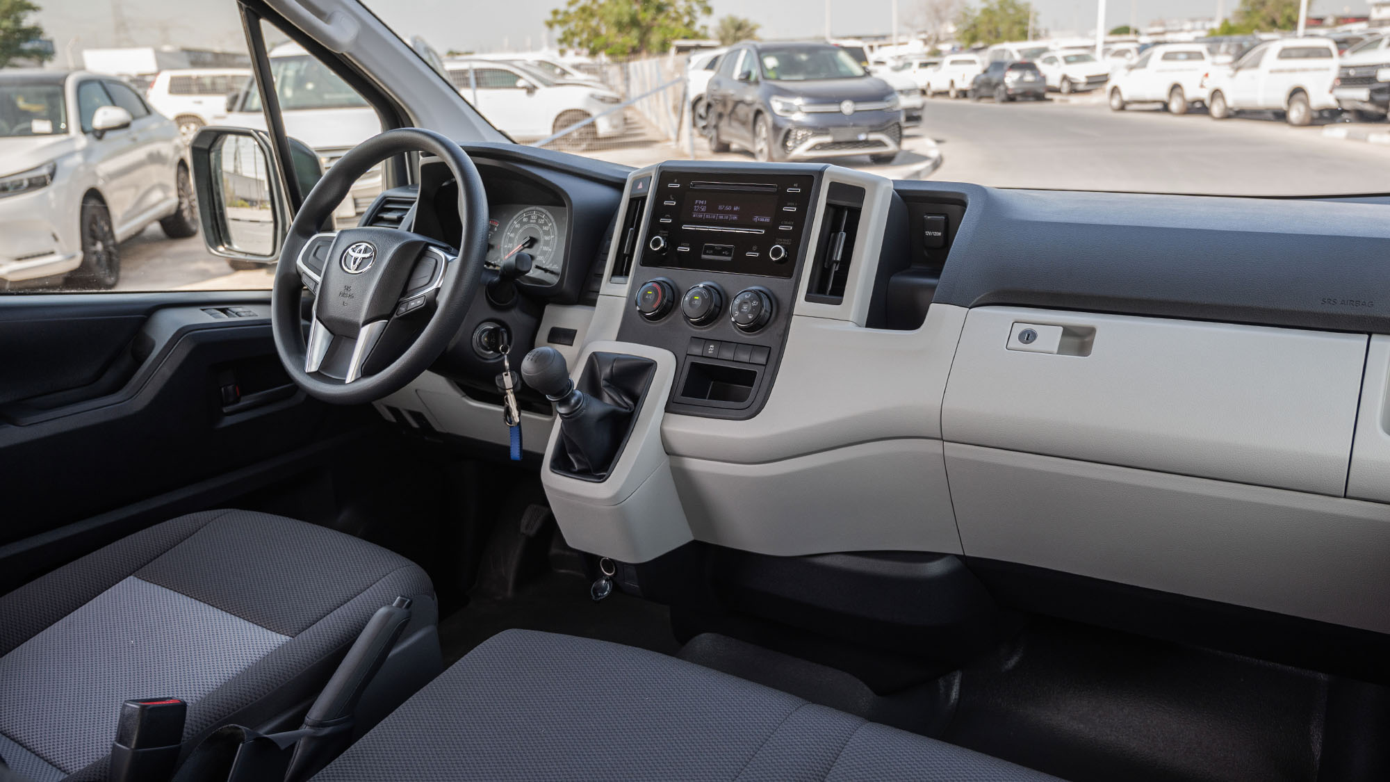 TOYOTA HIACE STD 2.8D MT CARGO