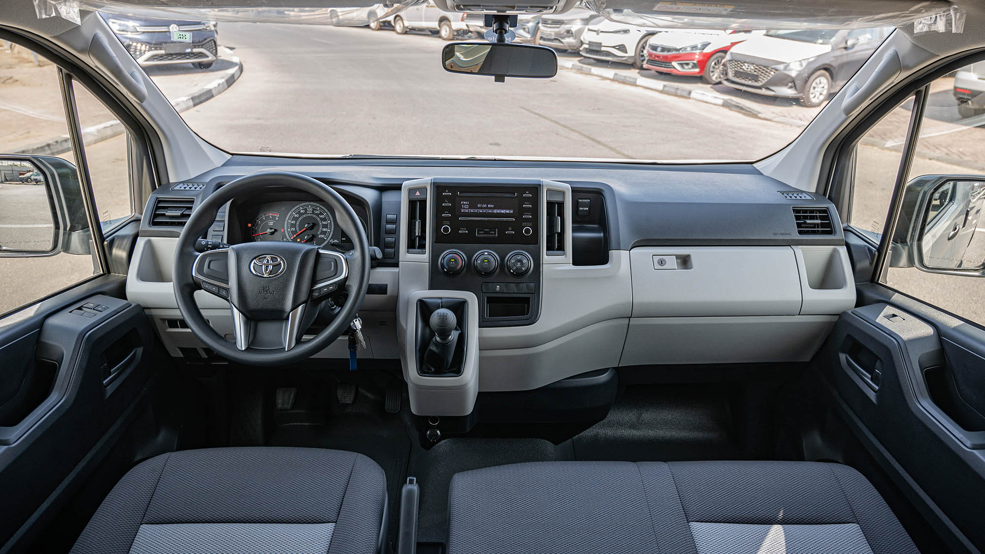 TOYOTA HIACE STD 2.8D MT CARGO