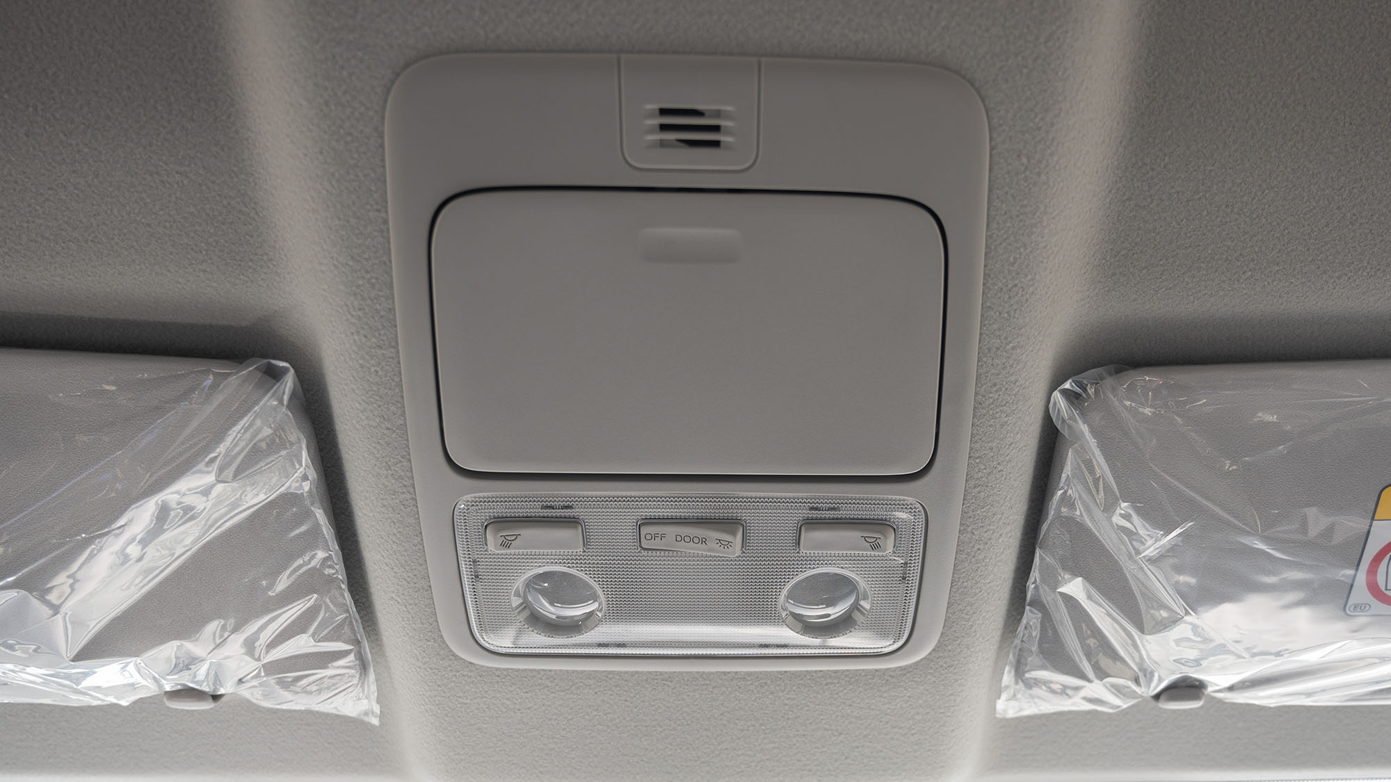 TOYOTA HIACE STD 2.8D MT CARGO