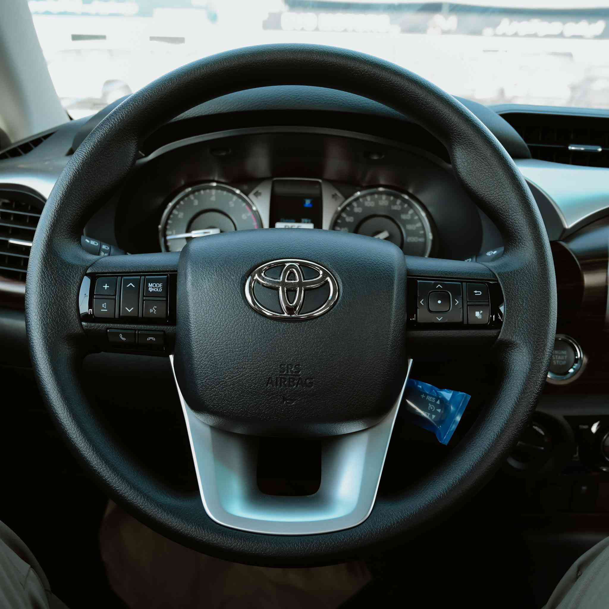 TOYOTA HILUX 2.7 DC SR5 4*4