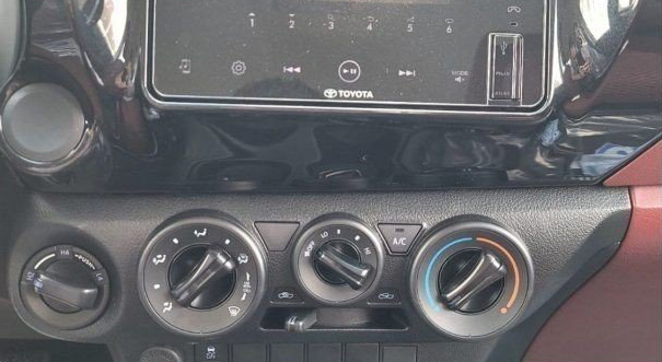TOYOTA HILUX 2.7L PETROL AUTOMATIC
