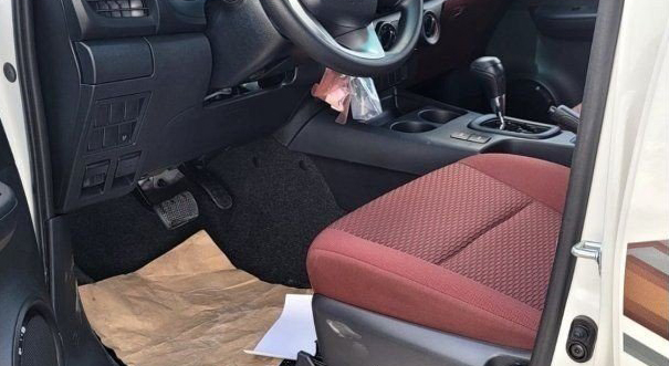TOYOTA HILUX 2.7L PETROL AUTOMATIC