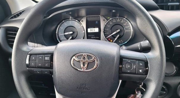 TOYOTA HILUX 2.7L PETROL AUTOMATIC