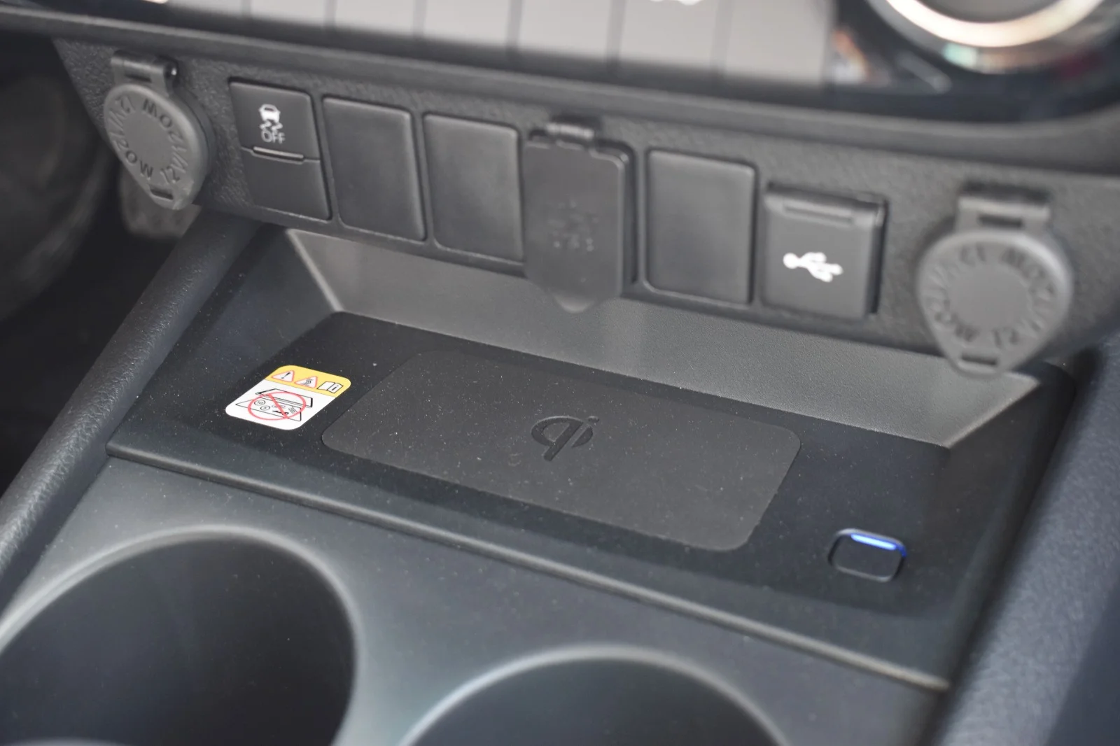 TOYOTA HILUX 4X4 2.7L AT, AUTO AC, DISPL 2025