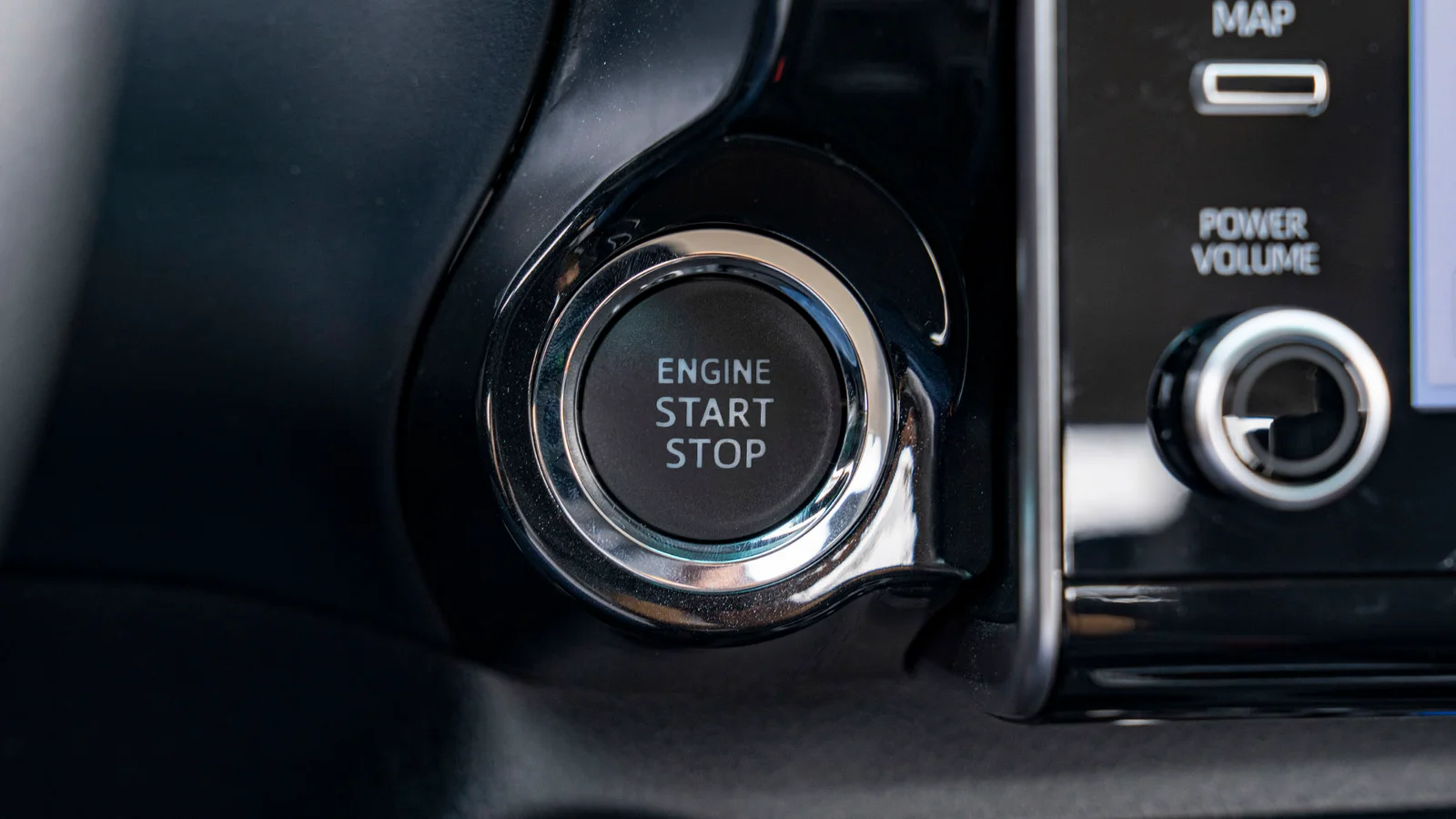 TOYOTA HILUX DC 2.4D AT 4X4 MY2025 - MID OPTION