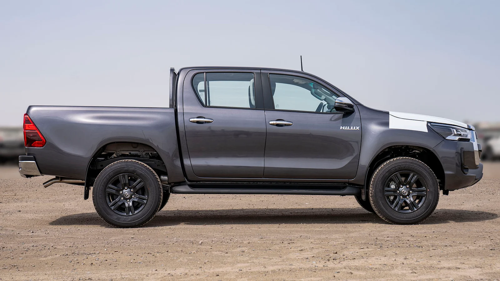TOYOTA HILUX DC 2.4D AT 4X4 MY2025 - MID OPTION