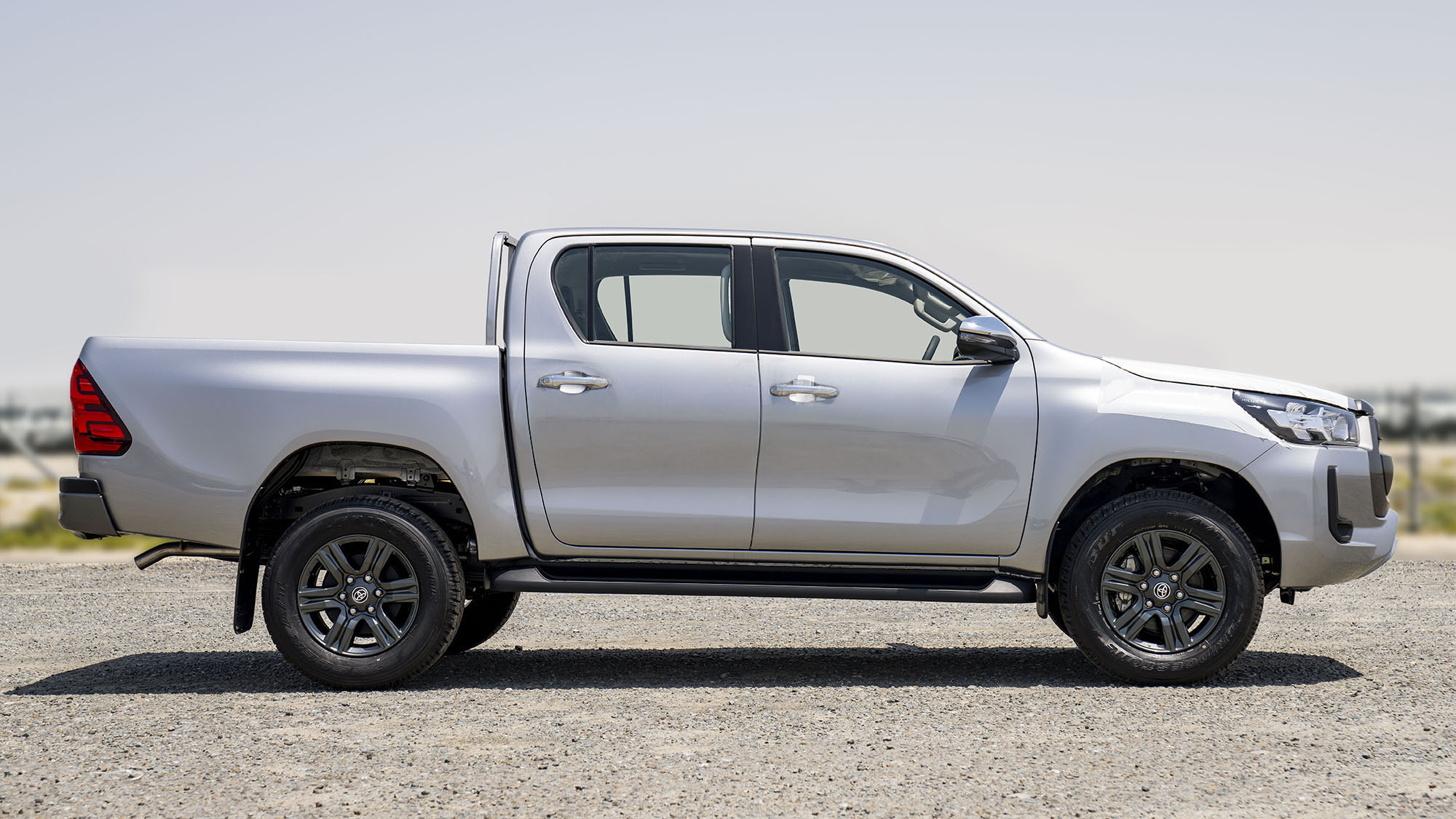 TOYOTA HILUX DC 2.4D AT 4X4 _ SILEVR