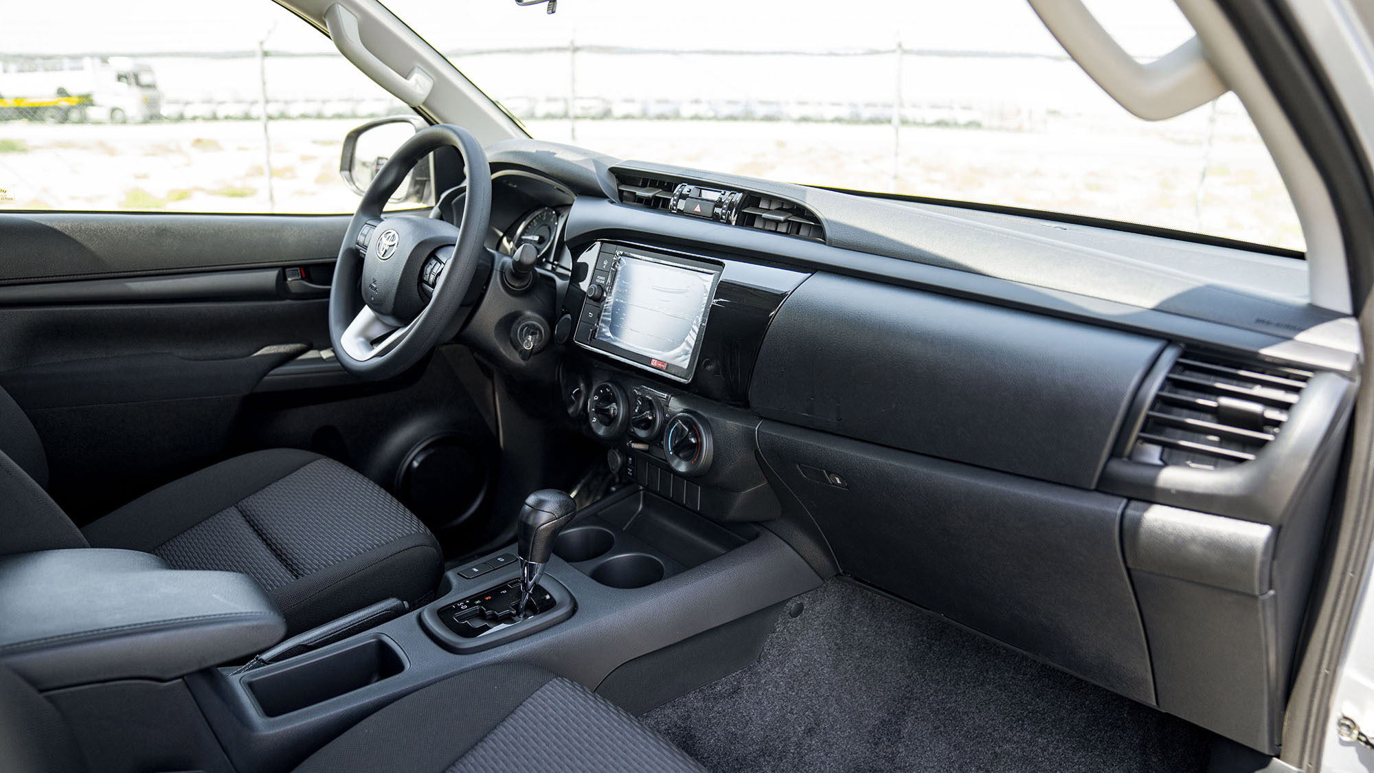 TOYOTA HILUX DC 2.4D AT 4X4 _ SILEVR