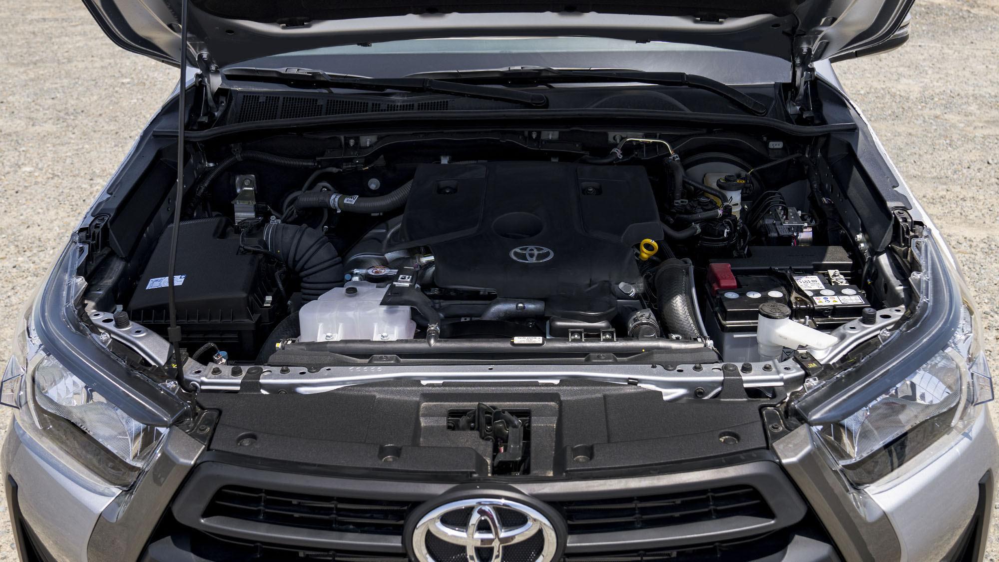 TOYOTA HILUX DC 2.4D AT 4X4 _ SILEVR