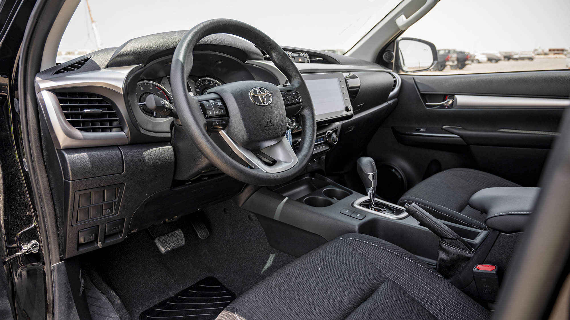 TOYOTA HILUX DC 2.4D AT 4X4 SR5 _ BLACK