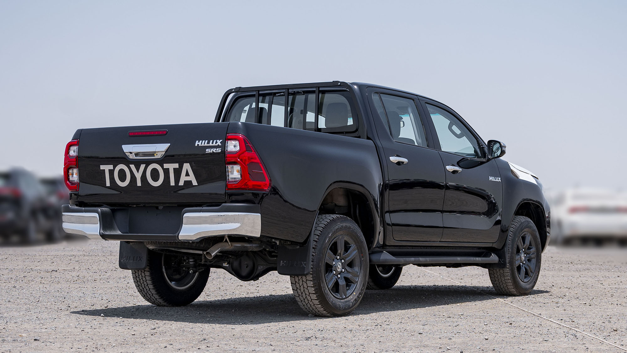 TOYOTA HILUX DC 2.4D AT 4X4 SR5 _ BLACK
