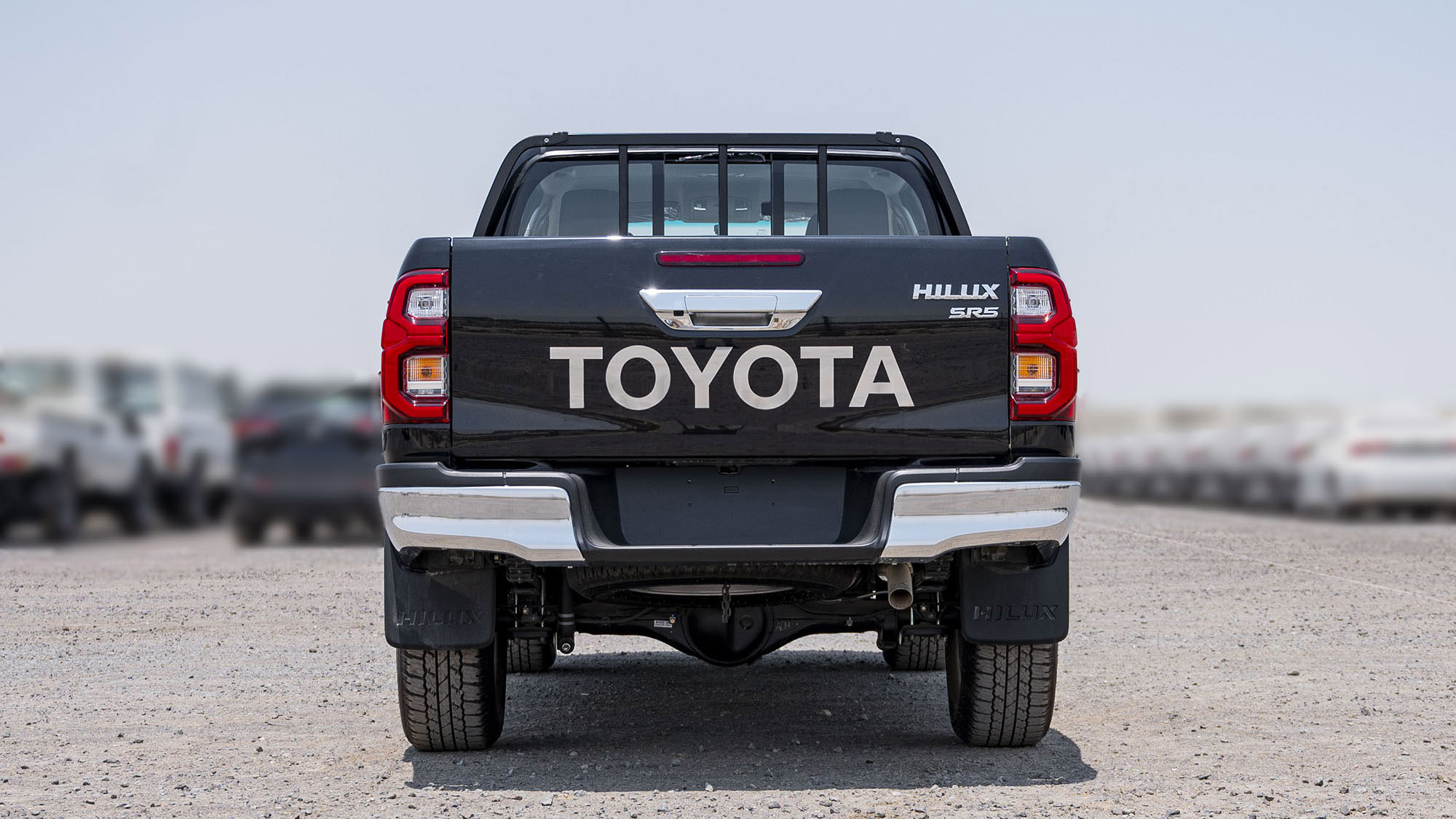 TOYOTA HILUX DC 2.4D AT 4X4 SR5 _ BLACK